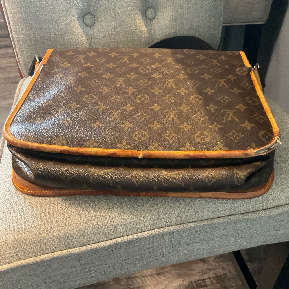 Louis Vuitton Monogram Brown Messenger Bag - Picture 7 of 8